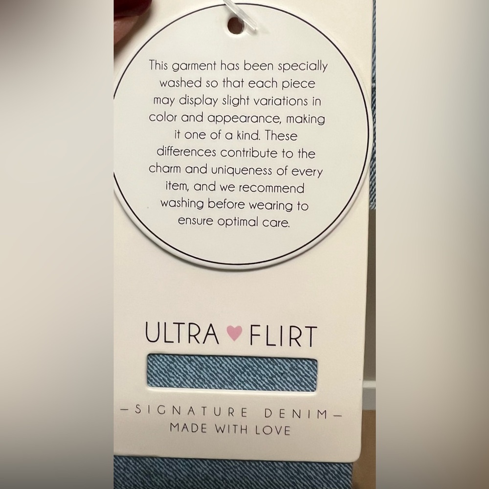 Ultra Flirt - Large - New With Tags - Light Blue Denim Barn Jacket  Cream Label - Picture 3 of 9